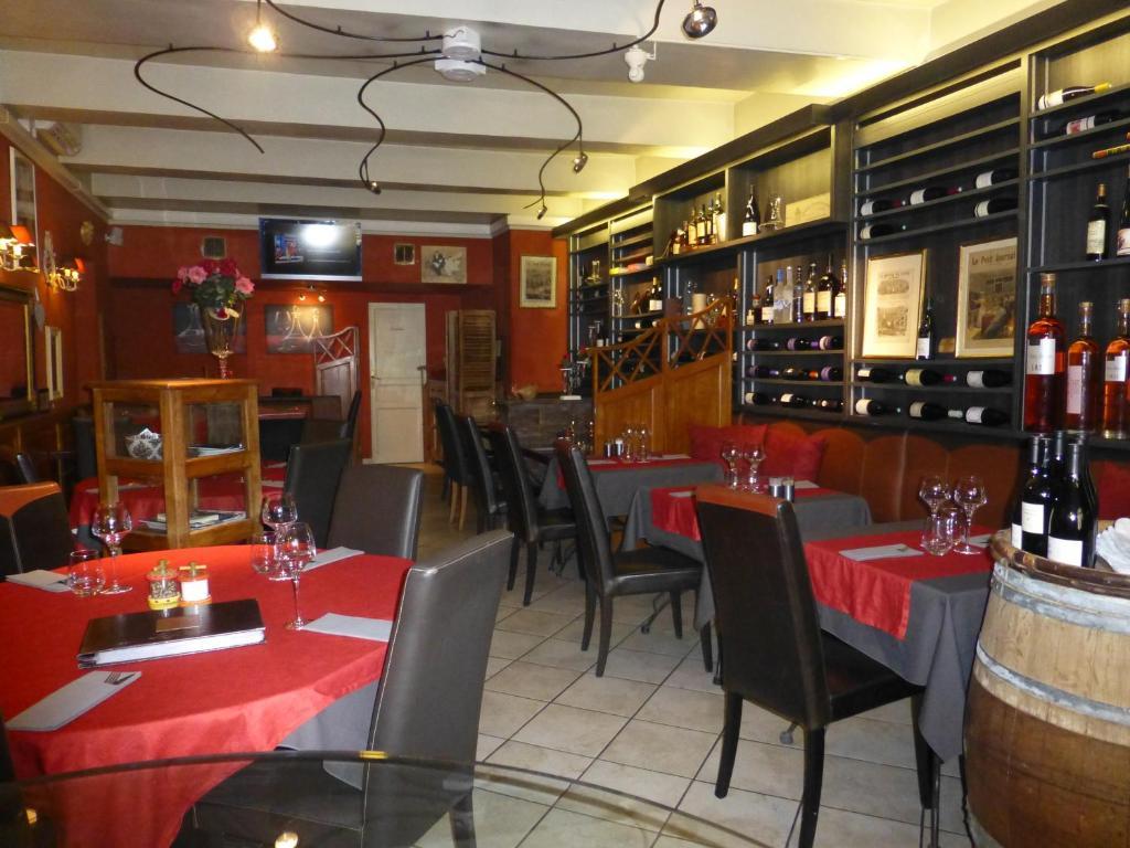 Hotel Le Vieux Bistrot Cabrières-dʼAvignon Exterior foto